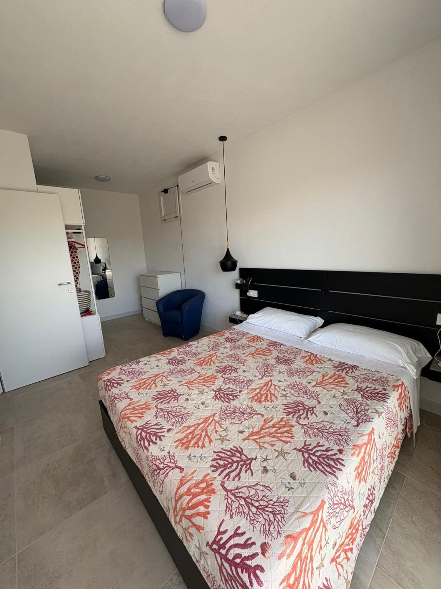 Torregrande Apartments Торе Гранде Екстериор снимка